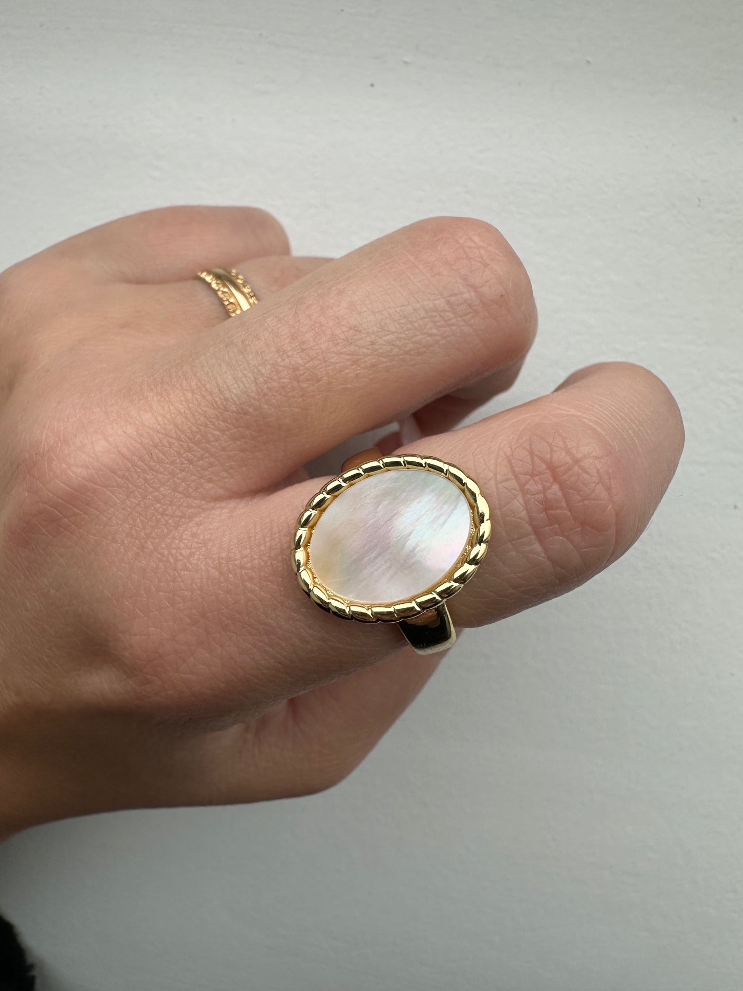 SILÈNE - Bague doré et nacre (initiale/chiffre)
