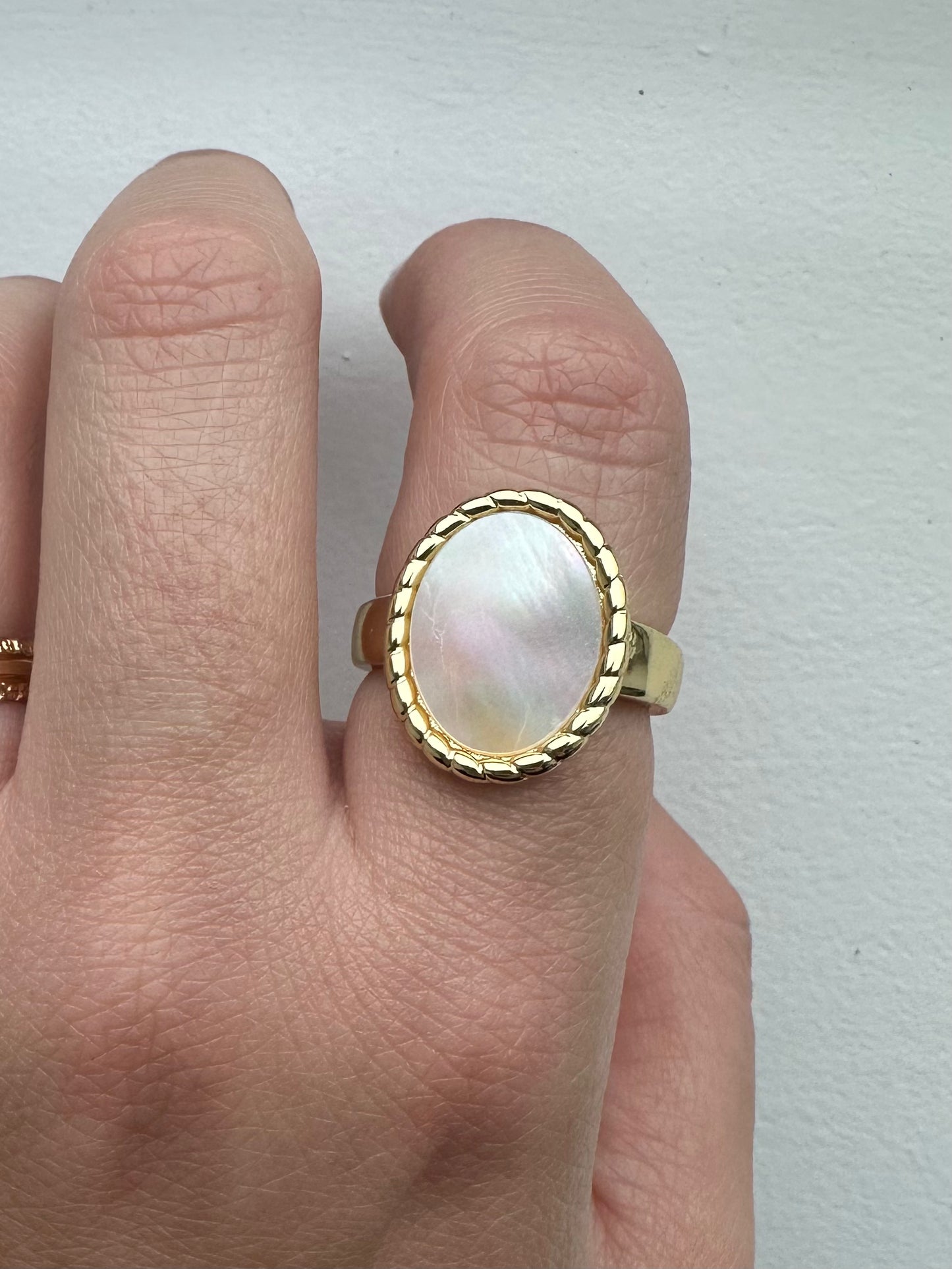 SILÈNE - Bague doré et nacre (initiale/chiffre)