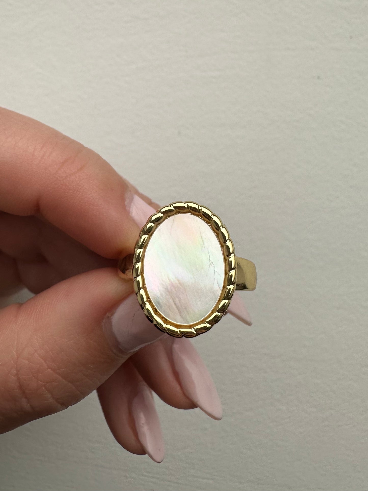 SILÈNE - Bague doré et nacre (initiale/chiffre)