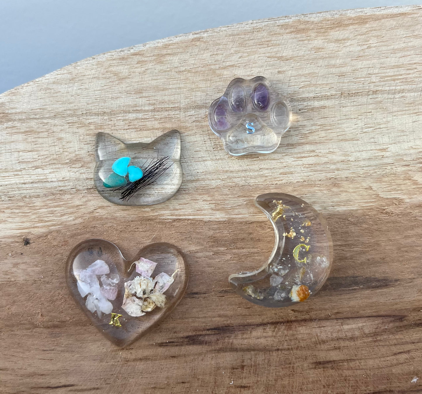 PENSÉE - Grigri personnalisable en résine, porte bonheur.