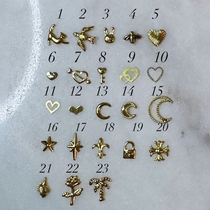 ORCHIDÉE - Pendentif coeur ou rond (initiales et dates)